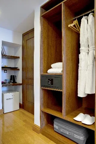 Acropolian Spirit Boutique Hotel — 5D/4N Athens