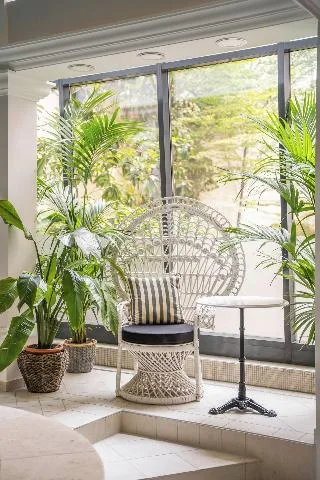Queen's Court Hotel & Residence — 5D/4N Budapest